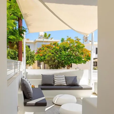 Villa Rose By The Sea