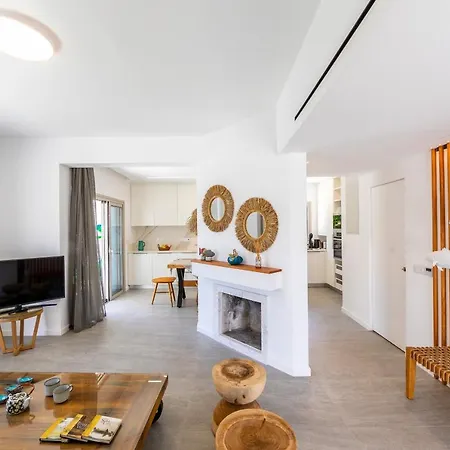 Rose By The Sea Villa *