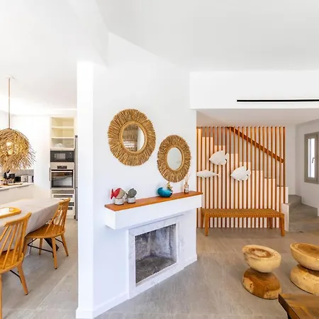 Rose By The Sea Villa *