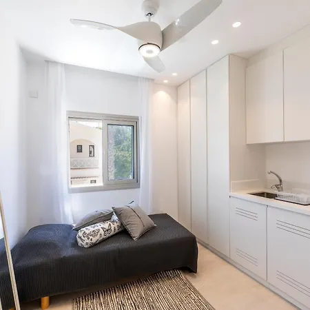 Rose By The Sea Protarász