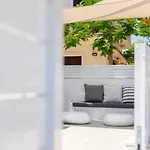 Rose By The Sea فيلة بروتاراس