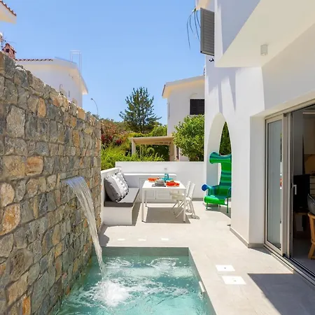 Rose By The Sea Протарас