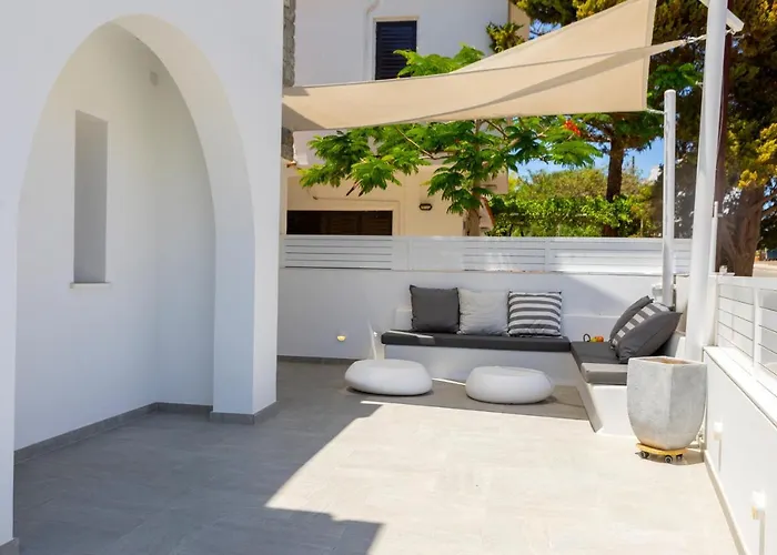 Rose By The Sea Villa *